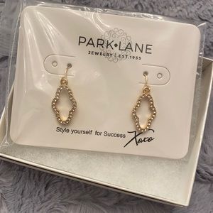 NWT- Birdie crystal drop earrings